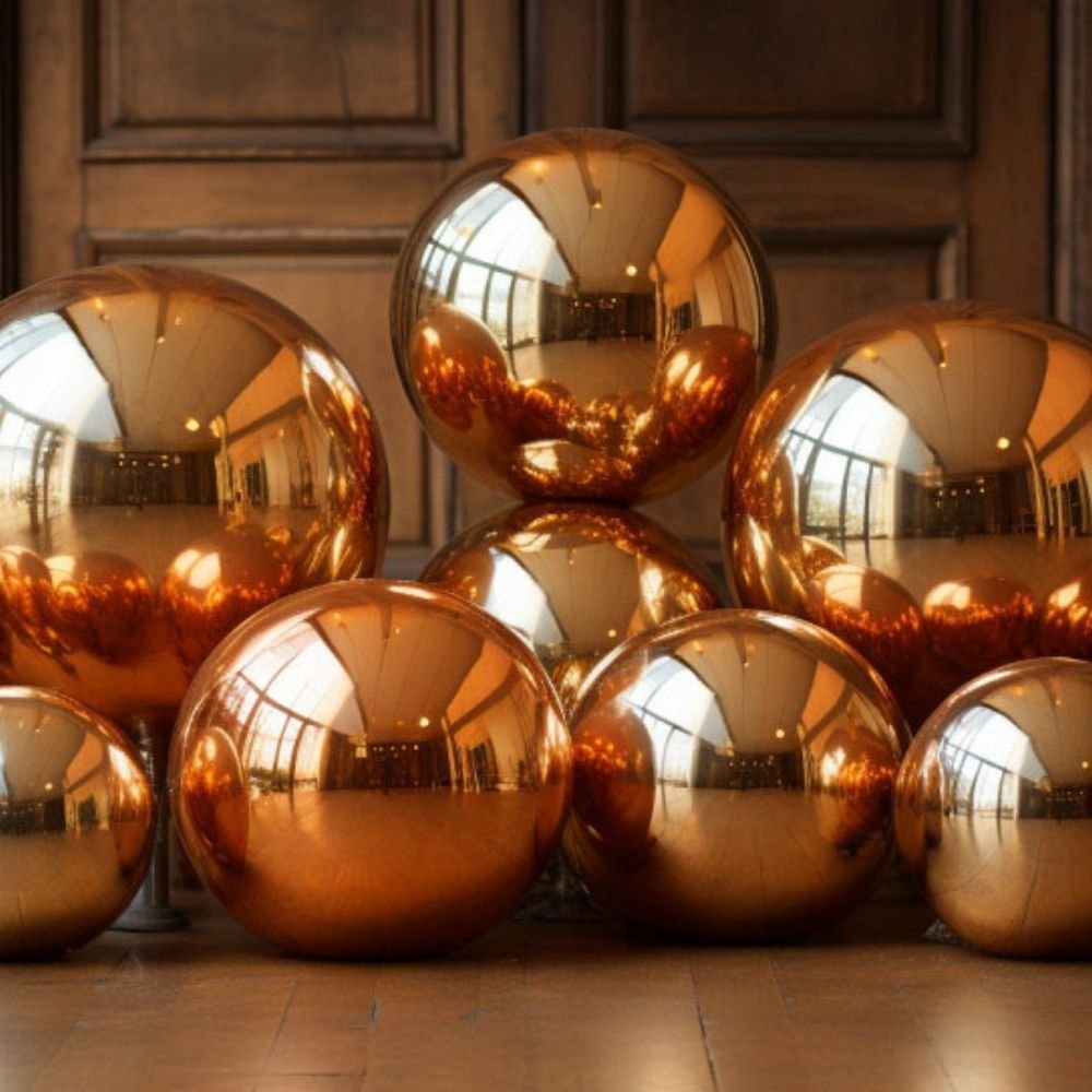 Composition de ballons miroirs dorés de plusieurs diamètres