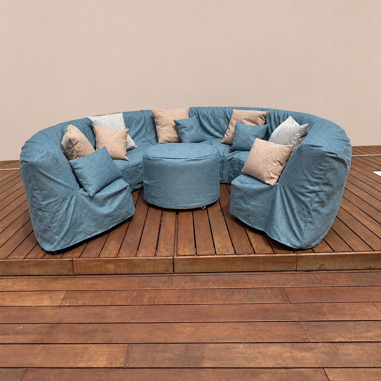 Canapé FATPOP bleu clair avec pouf et coussins beiges