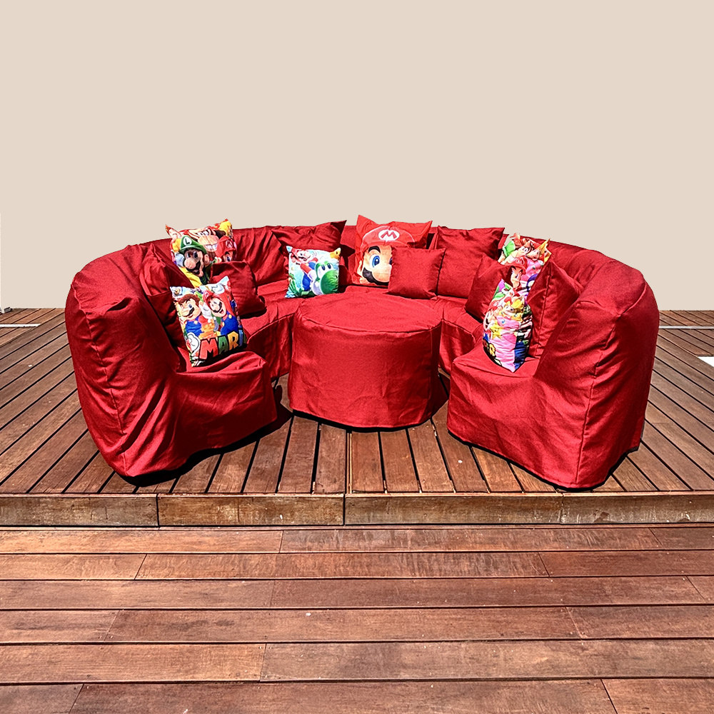 Canapé FATPOP rouge avec coussins illustrés